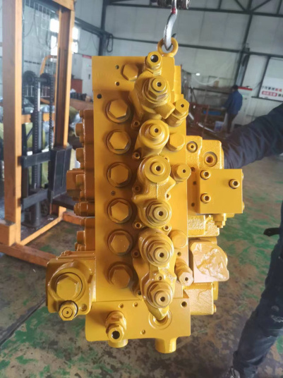 Гидрораспределитель Komatsu PC200-8  723-46-23103 восстановленный