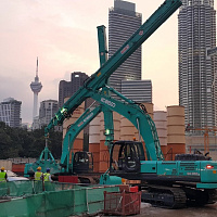 Телескопическая рукоять  STD35-99  в работе  на экскаваторе Kobelco SK350