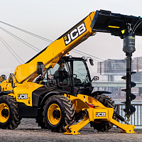 Кронштейн с упором,  для  телескопического погрузчика  и гидровращатель ямобур  DIGGA (Дигга) PD6  с буром длиной 1,5 м,  Ø300 мм на телескопическом погрузчике JCB - фото 1